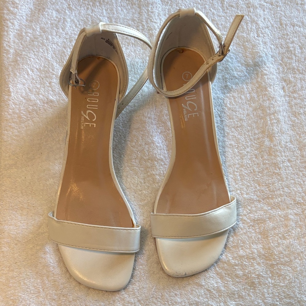 Luxe Women's Ivory Ankle-Strap Heeled Sandals / Rouge Helium size 7